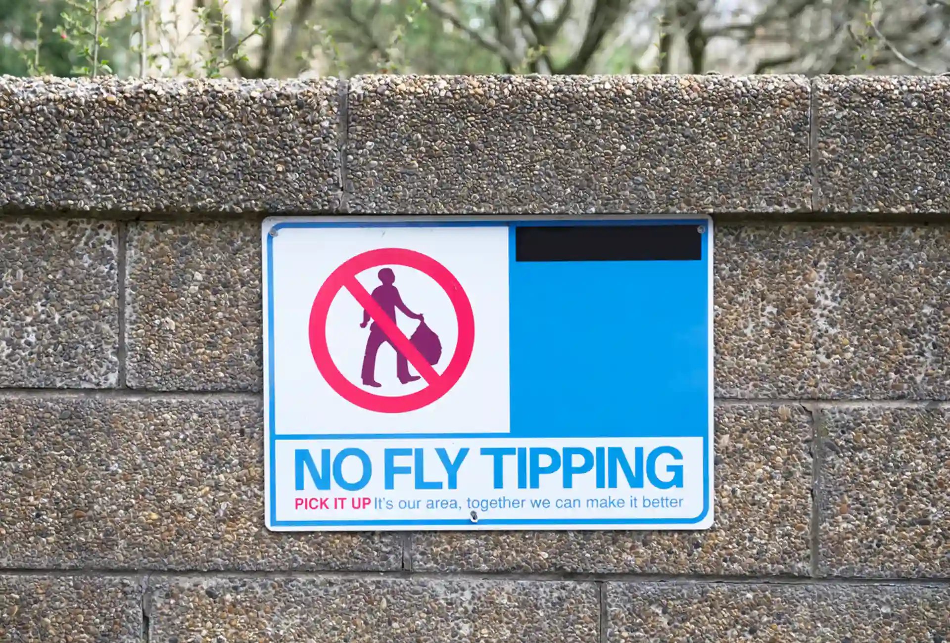 Sign reading no Fly-tipping