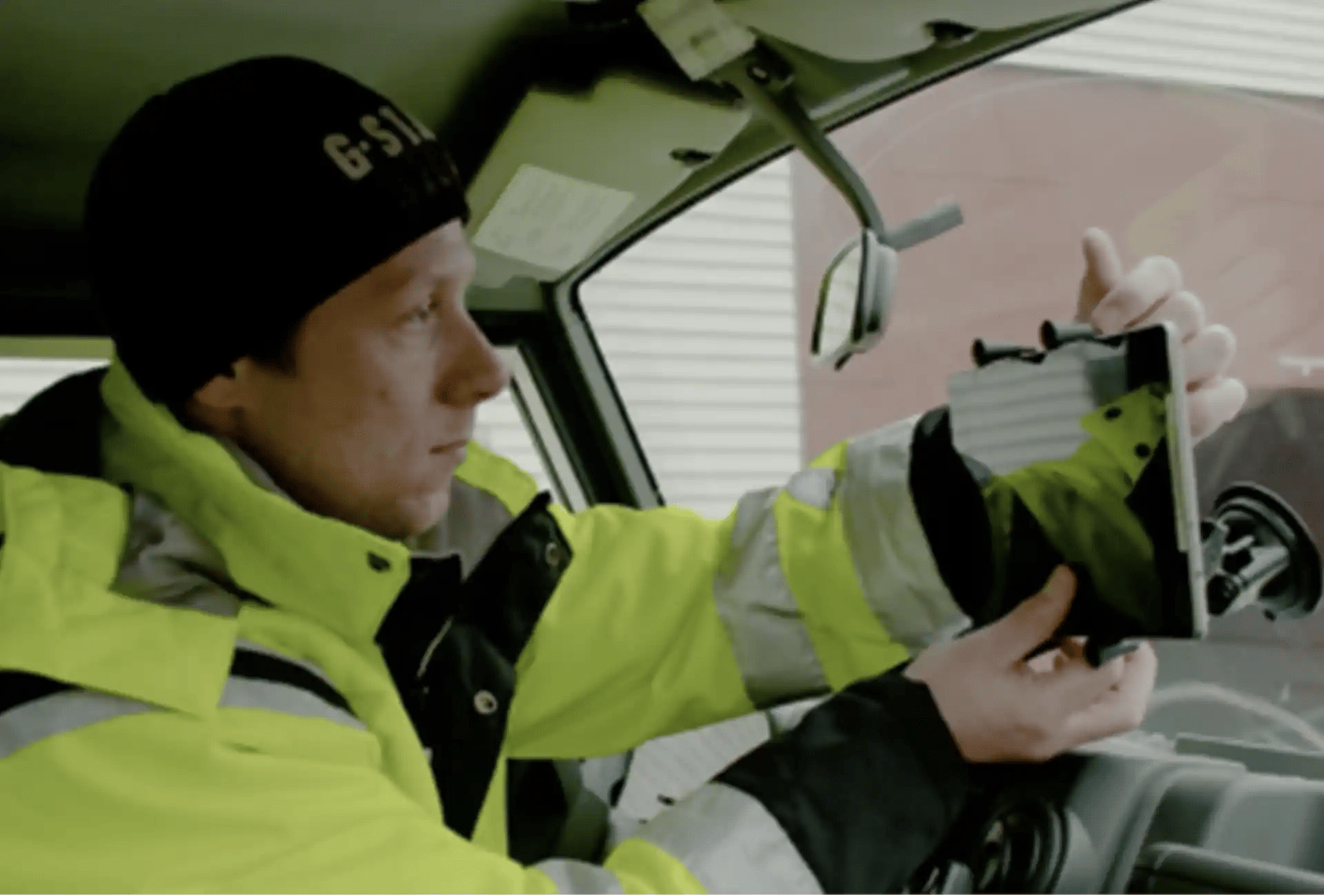 Driver installing Jewel Software Winter Management tablet