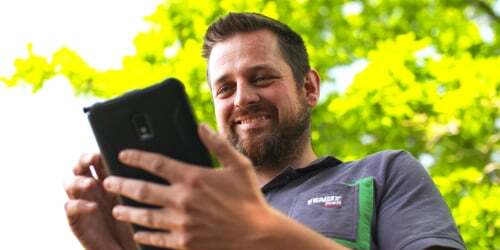 Afvalbakken in kaart gebracht op een tablet